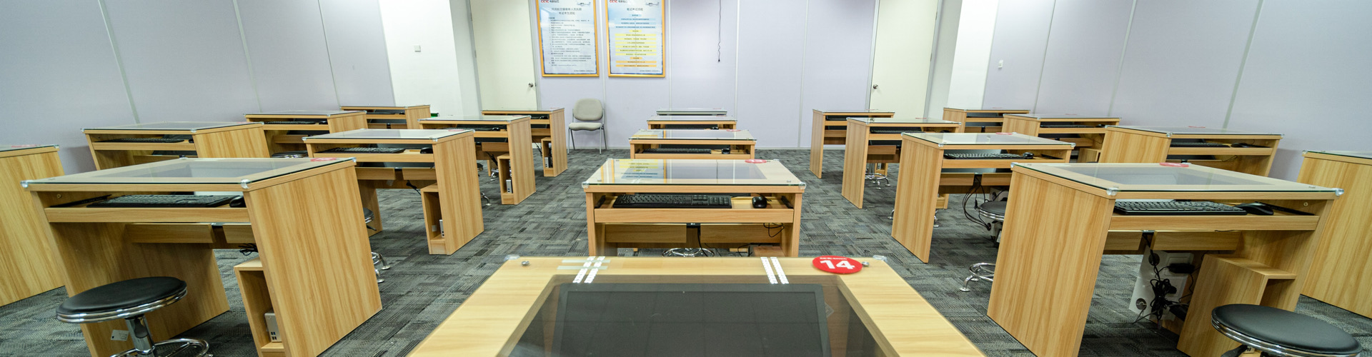 學員考試的機房